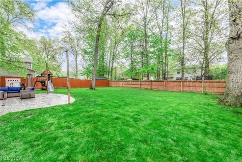 4083 Lydgate Drive North Olmsted OH 44070