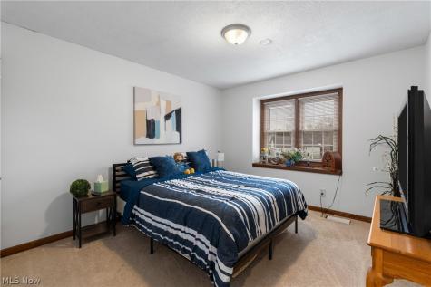 6373 Harbor Drive NW Canton OH 44718