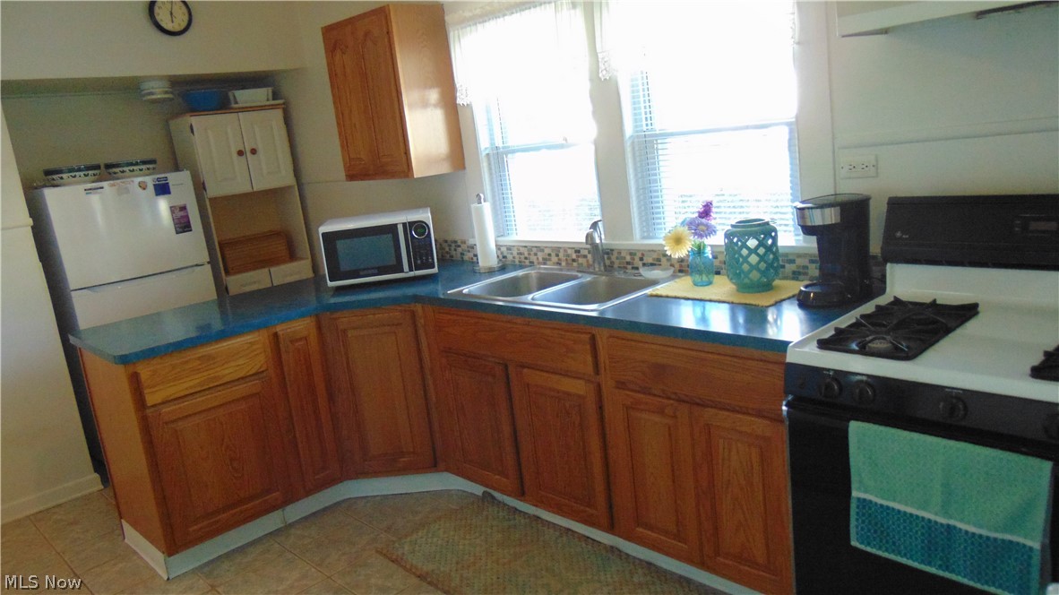 34090 Roberts Road Eastlake OH 44095