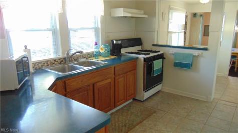 34090 Roberts Road Eastlake OH 44095