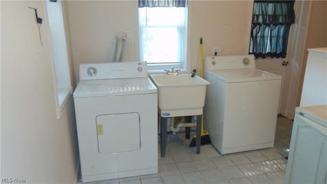 34090 Roberts Road Eastlake OH 44095