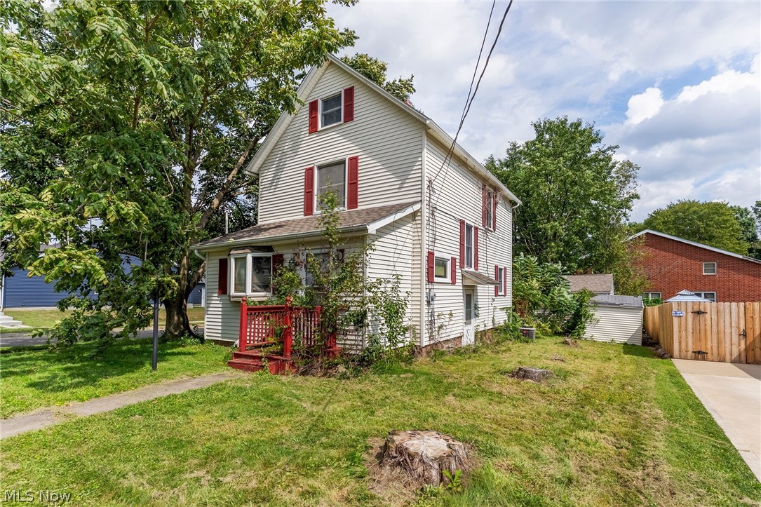 84 Prospect Street Struthers OH 44471