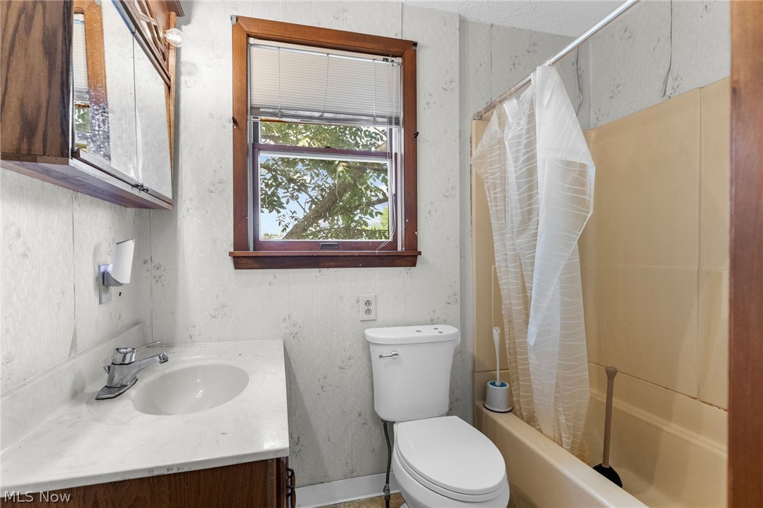 84 Prospect Street Struthers OH 44471
