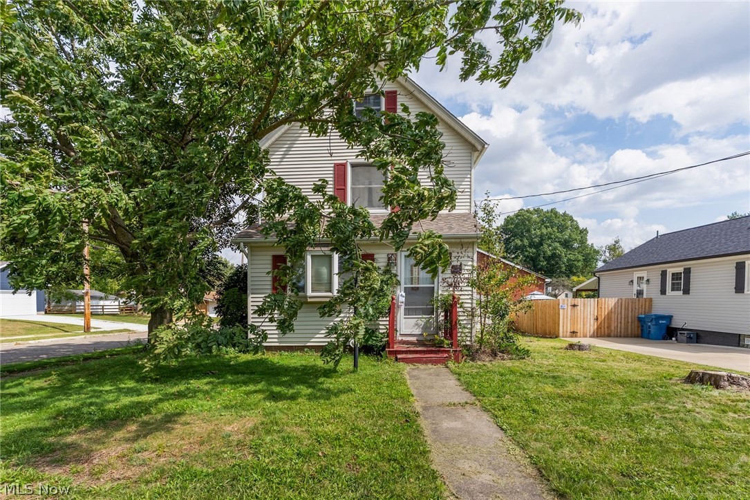 84 Prospect Street Struthers OH 44471