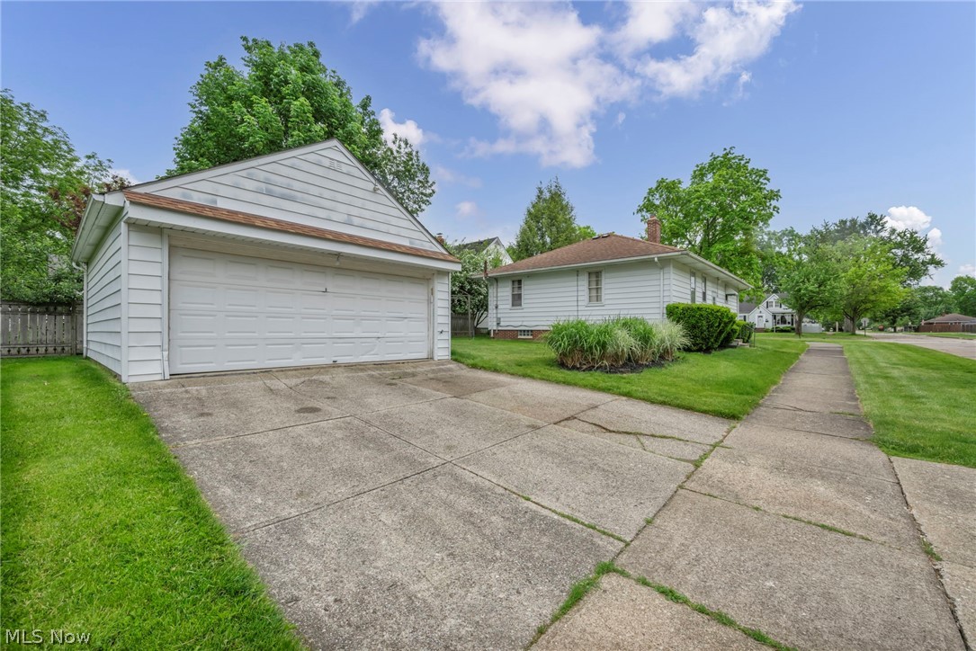 11362 Blossom Avenue Parma Heights OH 44130