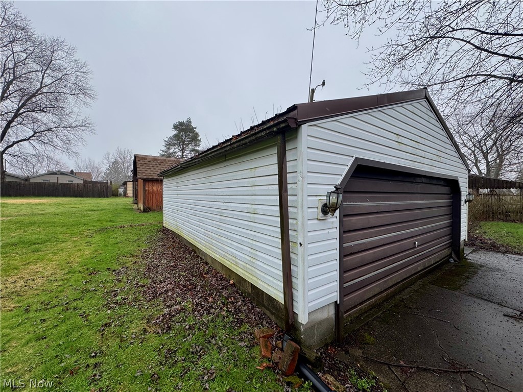 726 Boyd Street NE Masury OH 44438