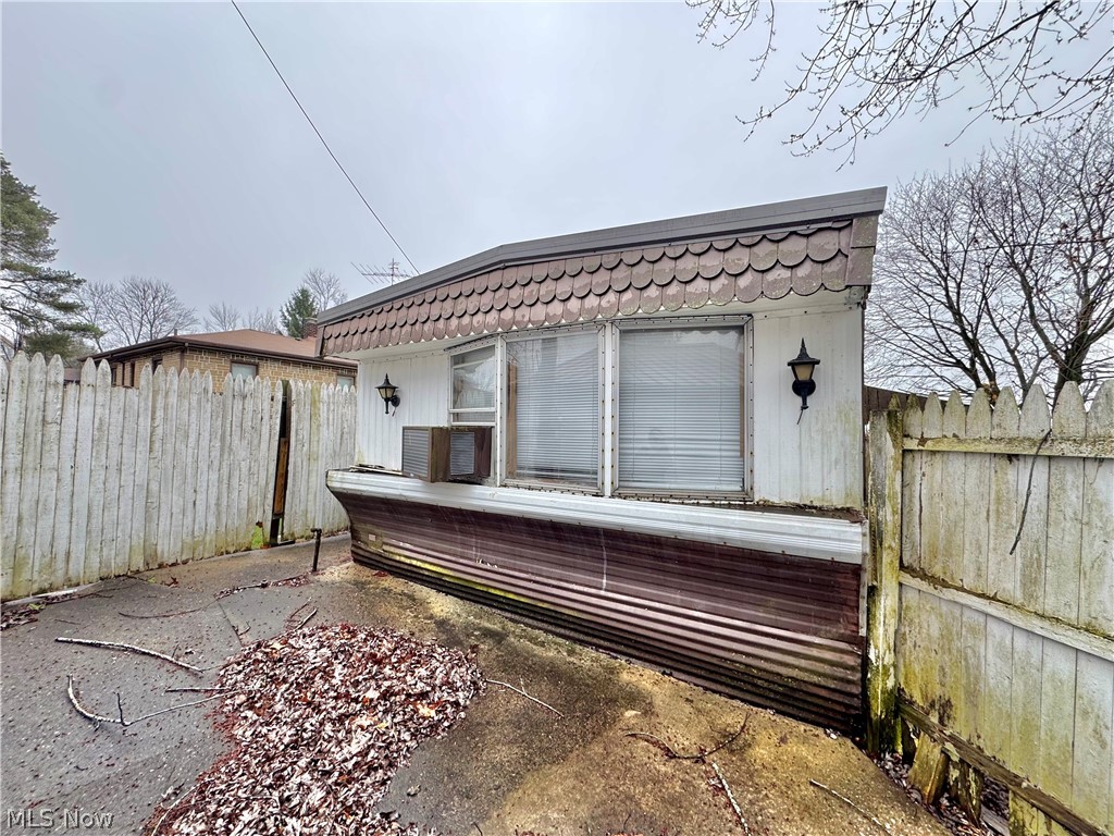 726 Boyd Street NE Masury OH 44438