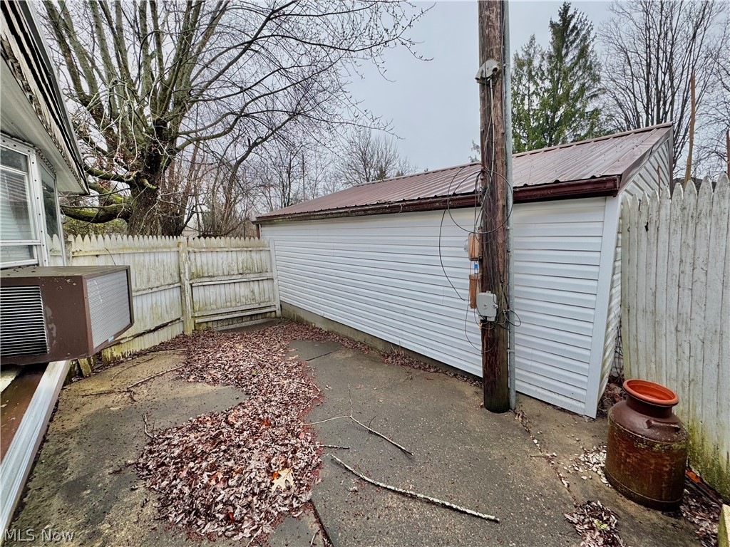 726 Boyd Street NE Masury OH 44438
