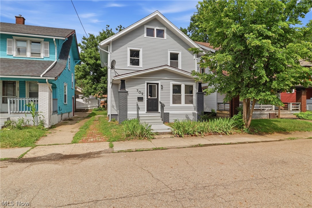 709 Columbus Ave NW Canton OH 44708