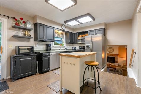 1341 Applegrove Street NE Canton OH 44721