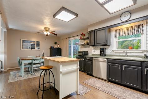 1341 Applegrove Street NE Canton OH 44721