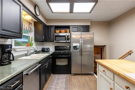 1341 Applegrove Street NE Canton OH 44721