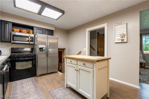1341 Applegrove Street NE Canton OH 44721