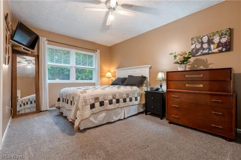 1341 Applegrove Street NE Canton OH 44721