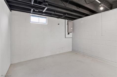 770 S 14th Street Sebring OH 44672