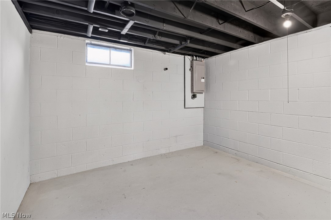 770 S 14th Street Sebring OH 44672