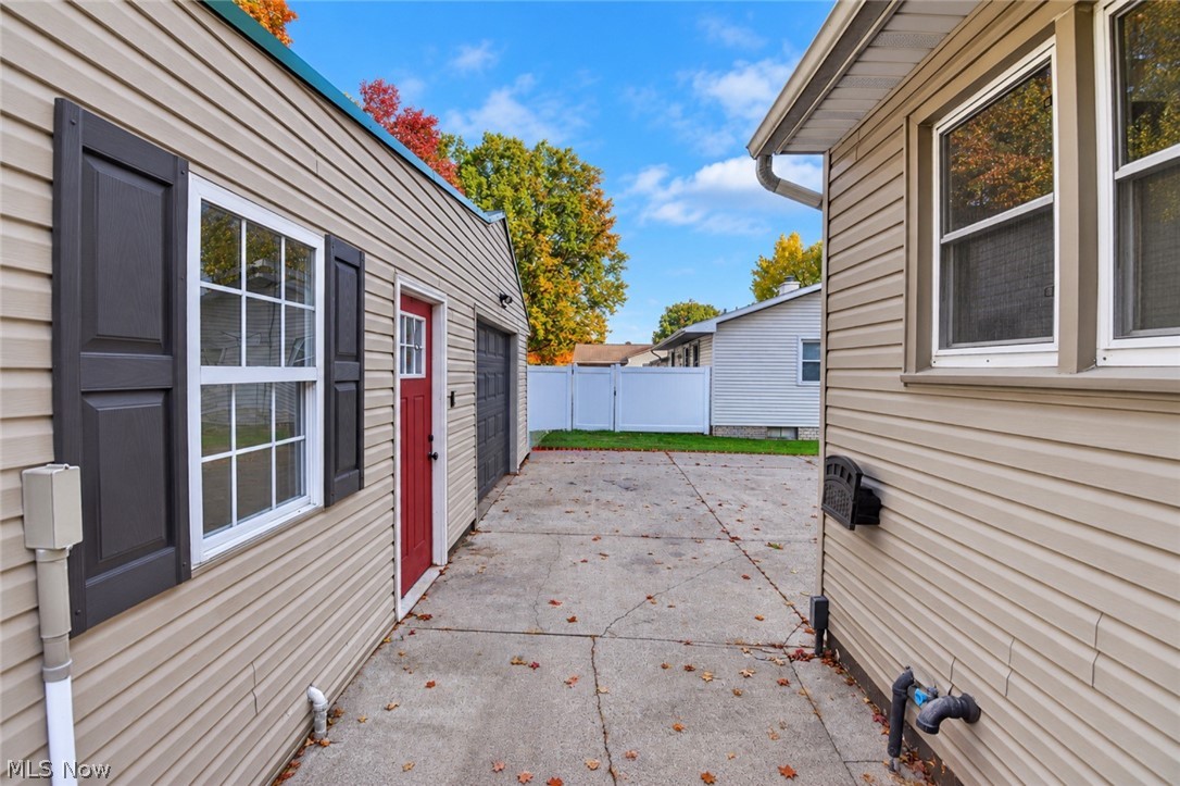 770 S 14th Street Sebring OH 44672