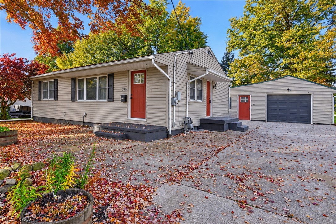 770 S 14th Street Sebring OH 44672