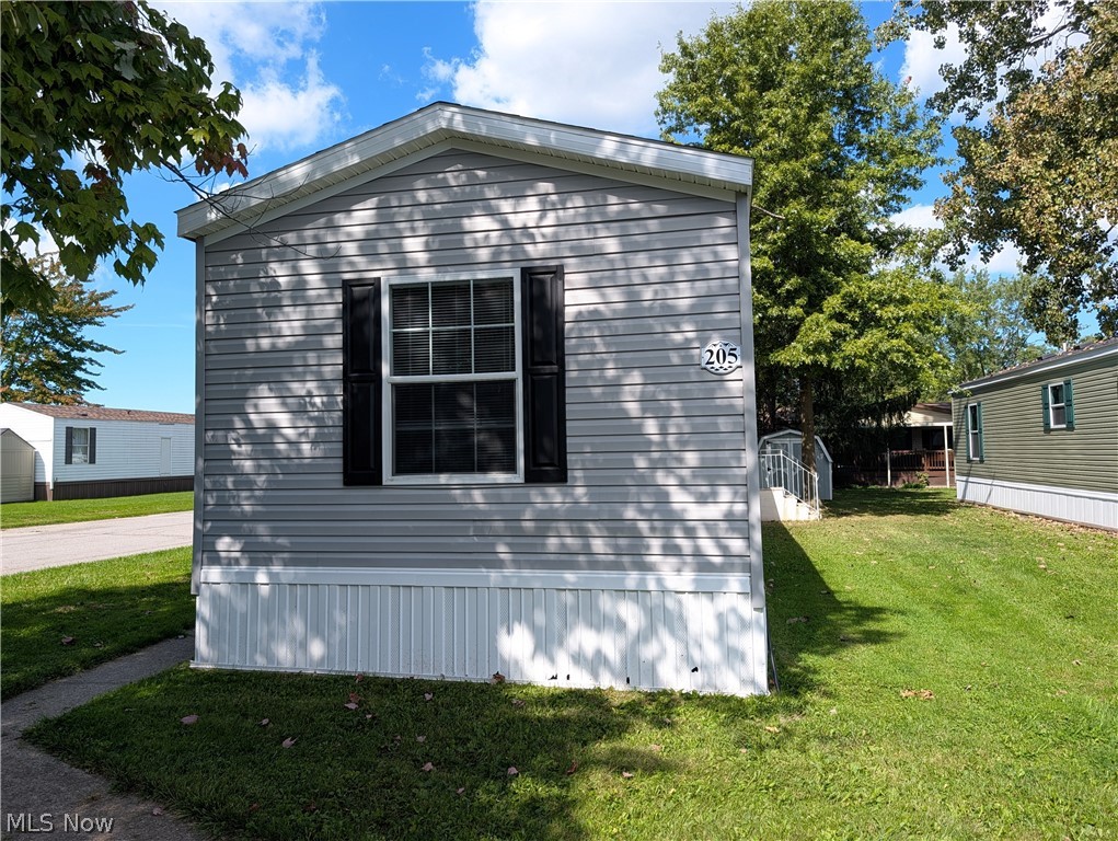 205 Brenthaven Street Elyria OH 44035