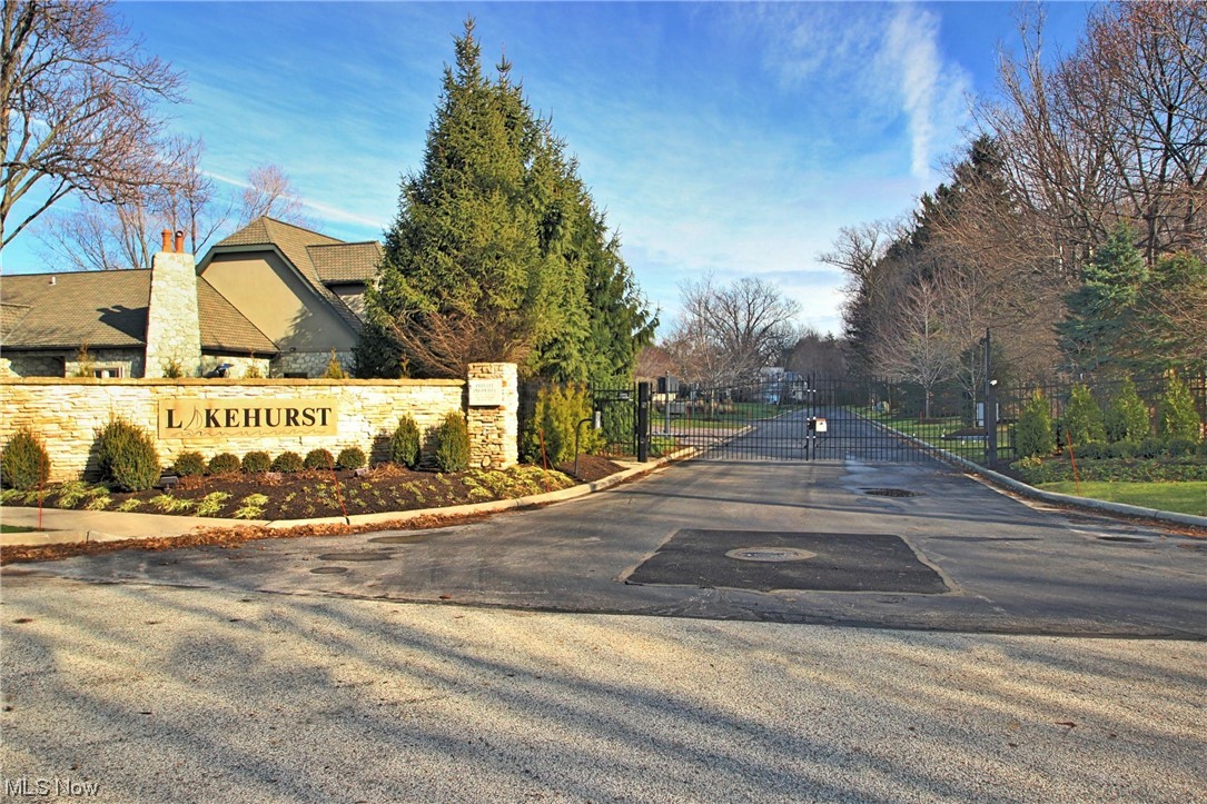 Sl 6 Lakehurst Drive Bratenahl OH 44108