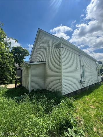 13613 Coath Avenue Cleveland OH 44120