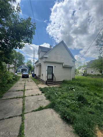 13613 Coath Avenue Cleveland OH 44120