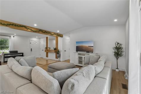 1304 State Road Wadsworth OH 44281