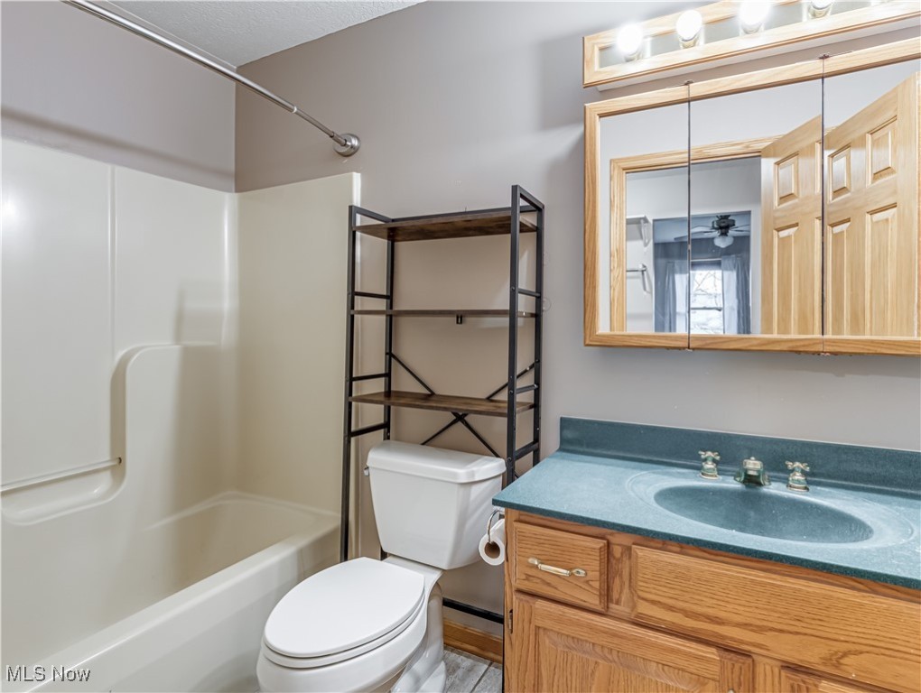 9533 Market Avenue N Hartville OH 44632