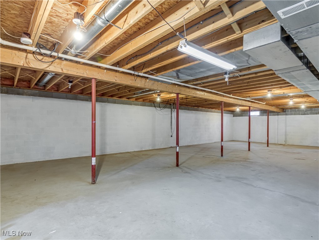 9533 Market Avenue N Hartville OH 44632