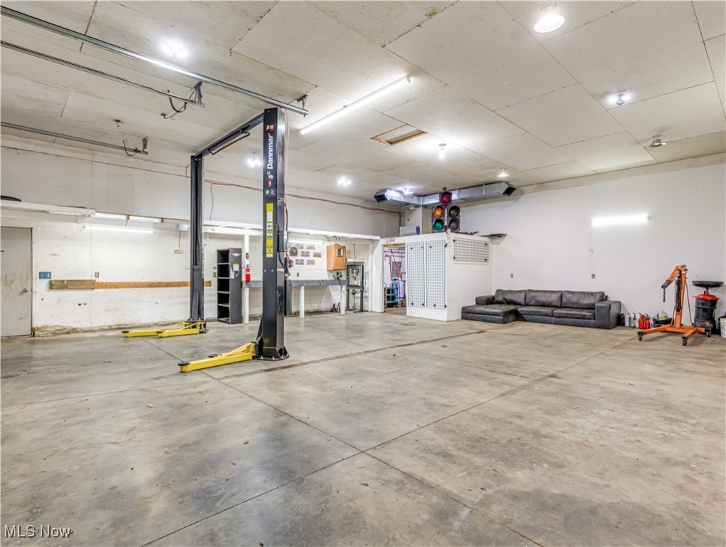 9533 Market Avenue N Hartville OH 44632