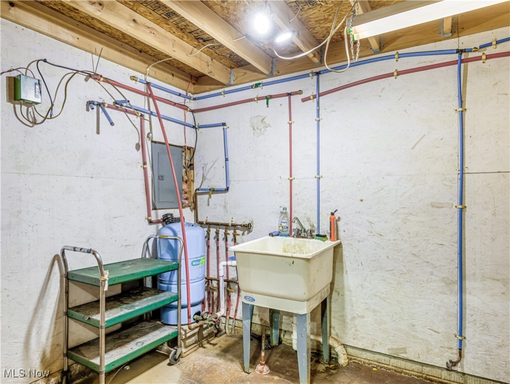 9533 Market Avenue N Hartville OH 44632