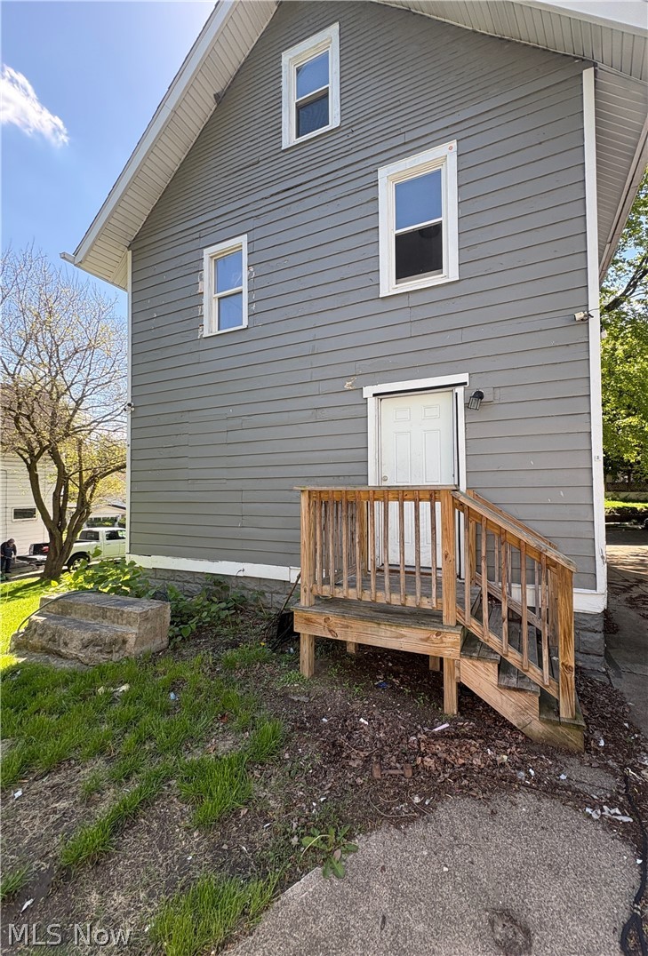 1239 Pondview Avenue Akron OH 44305