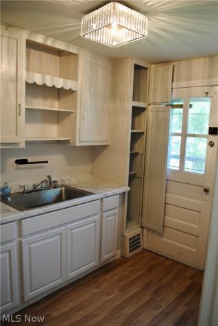 1527 Babbitt Road Euclid OH 44132