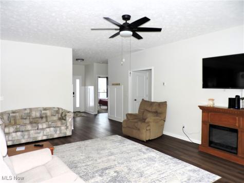 101 W Spring Drive Elyria OH 44035