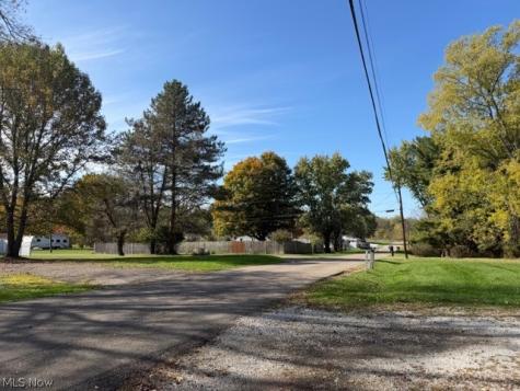 5181 Ford Street Louisville OH 44641