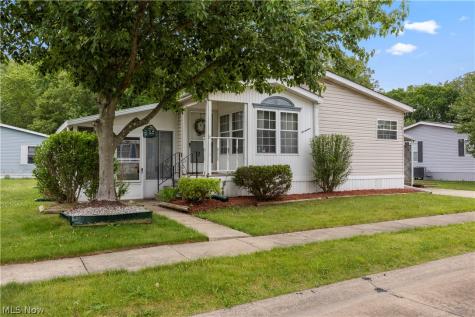 17 Schuberts Alley Olmsted Twp OH 44138