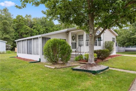 17 Schuberts Alley Olmsted Twp OH 44138