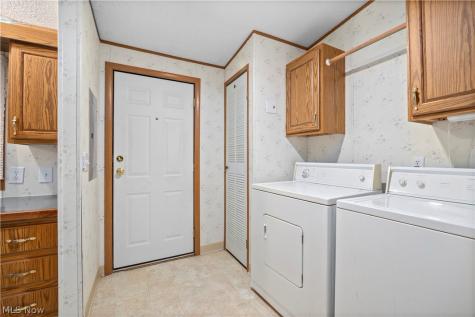 17 Schuberts Alley Olmsted Twp OH 44138