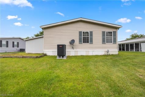 17 Schuberts Alley Olmsted Twp OH 44138
