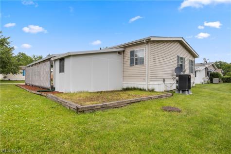 17 Schuberts Alley Olmsted Twp OH 44138