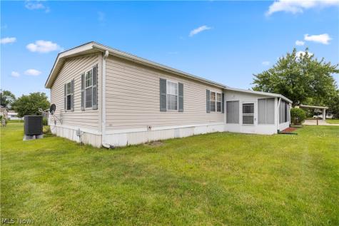 17 Schuberts Alley Olmsted Twp OH 44138