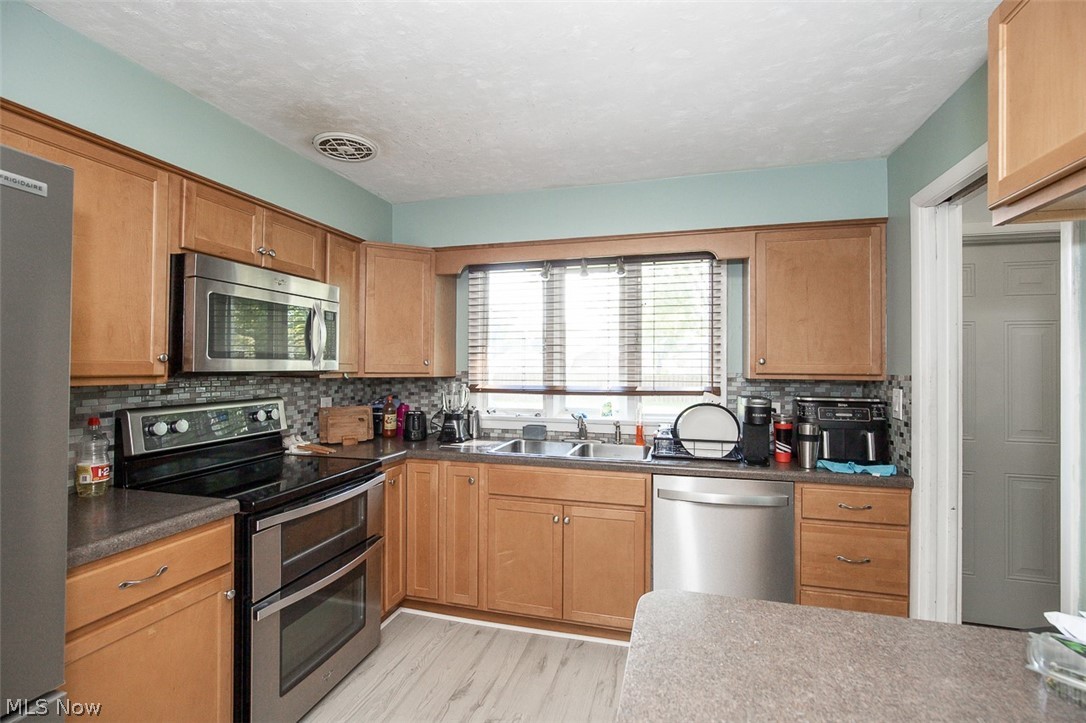 537 Randall Road Elyria OH 44035