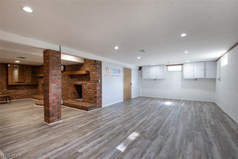 537 Randall Road Elyria OH 44035