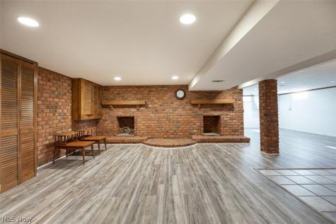 537 Randall Road Elyria OH 44035