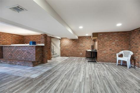 537 Randall Road Elyria OH 44035