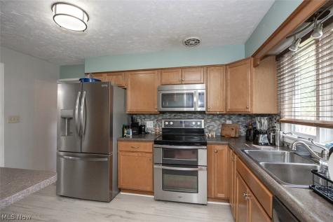 537 Randall Road Elyria OH 44035