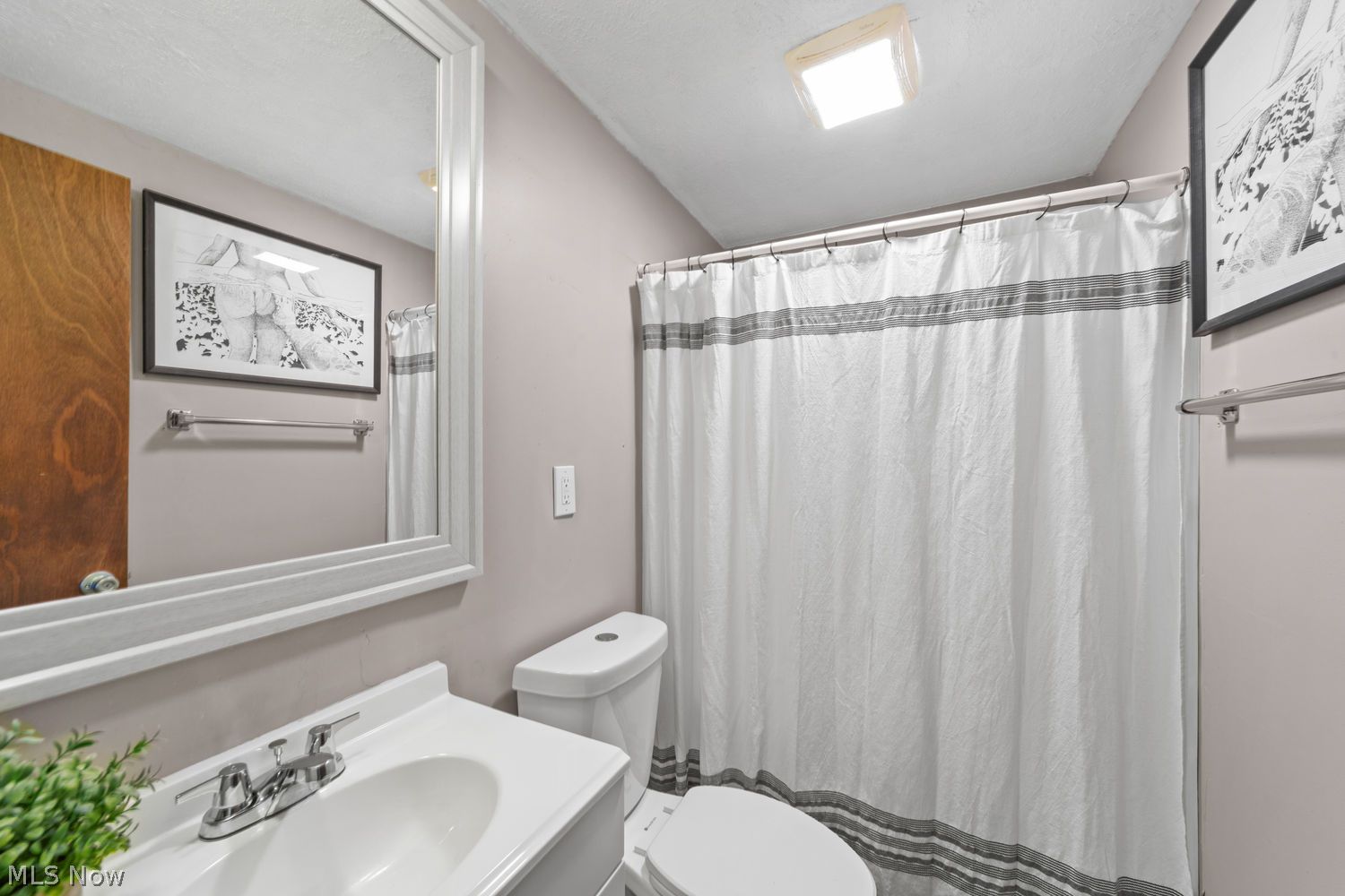 122 Lakeview Drive Avon Lake OH 44012