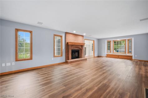 908 Sand Lot Circle Louisville OH 44641