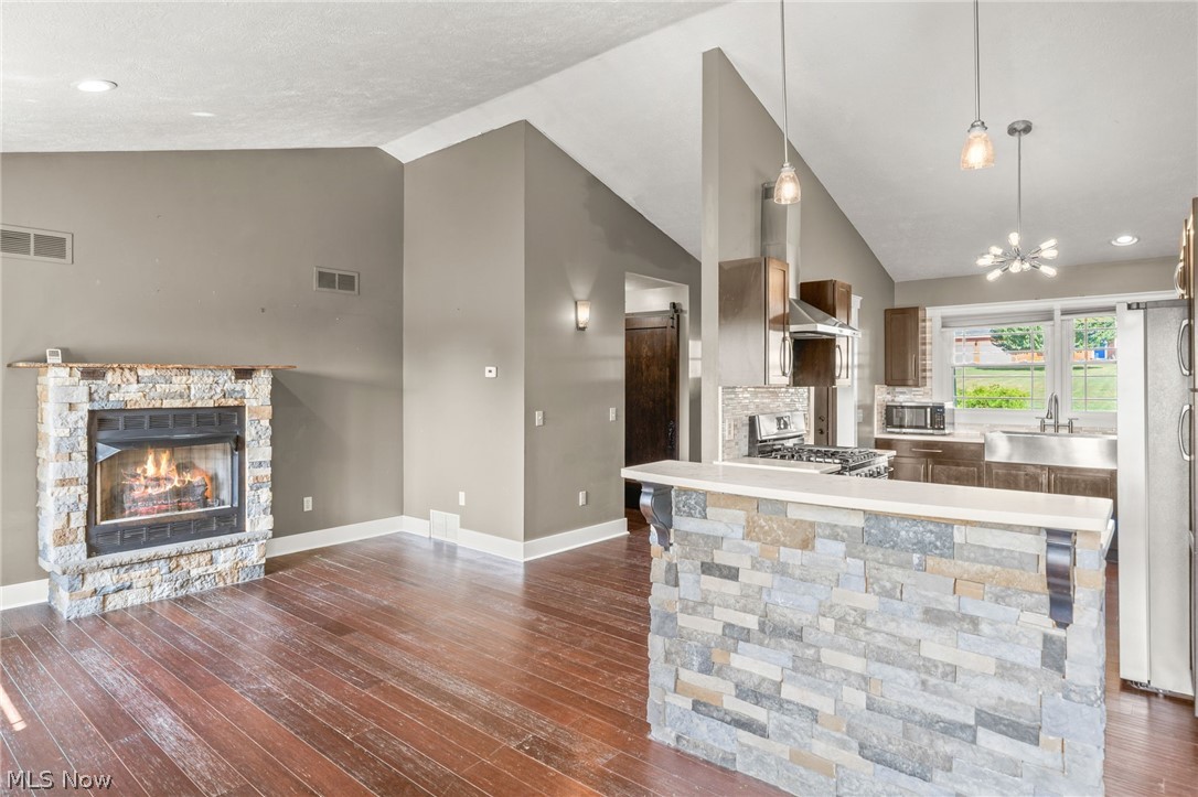 6031 Woodcrest Avenue NE Canton OH 44721