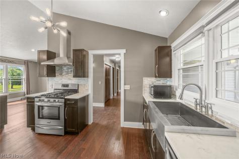 6031 Woodcrest Avenue NE Canton OH 44721